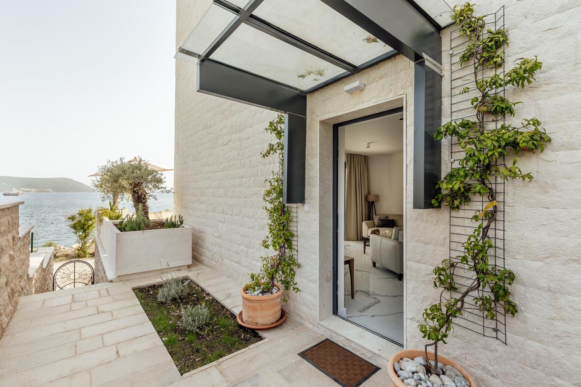 Savina Beachfront Oasis Herceg Novi Extérieur photo